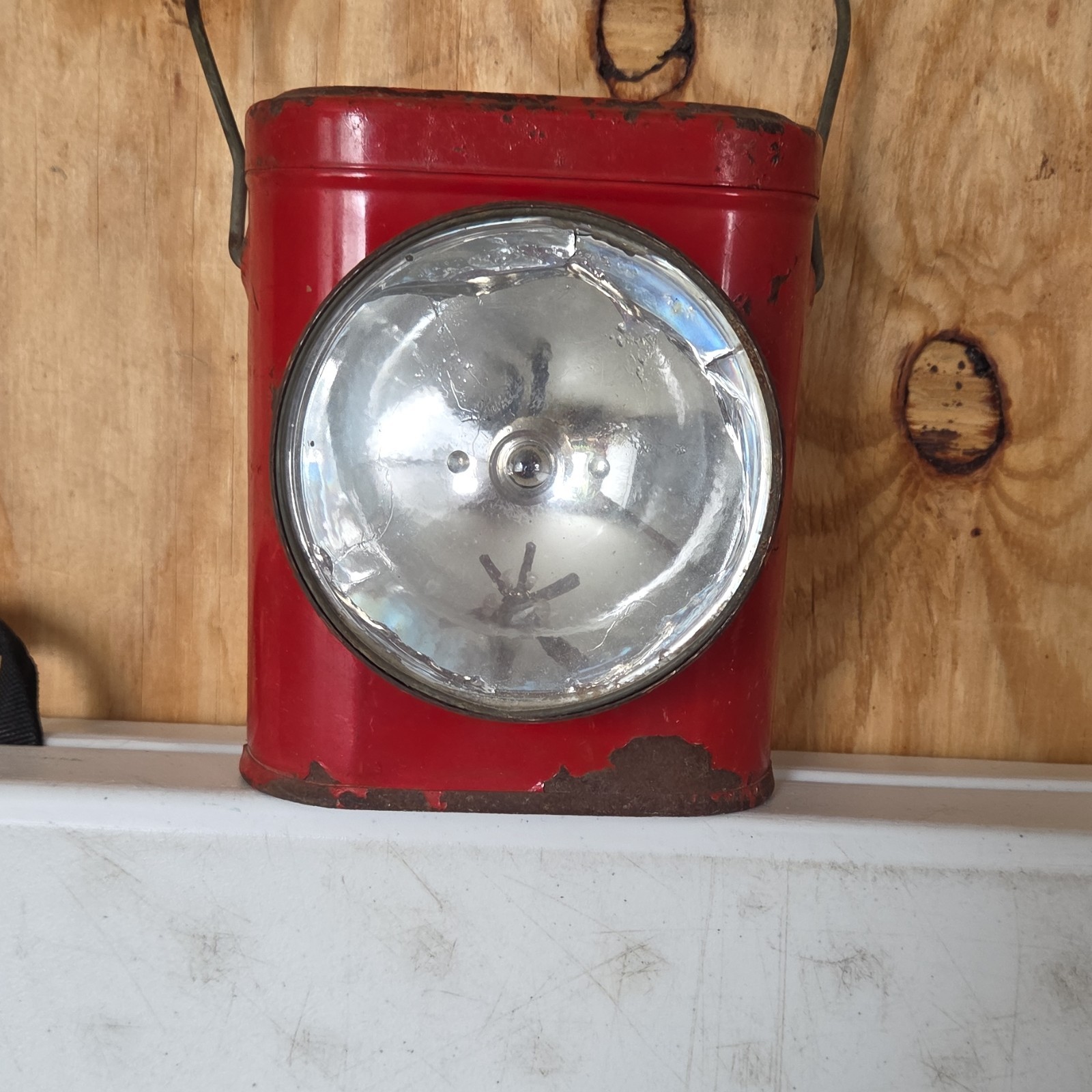 Husky Red Metal Lantern Flashlight Delta Electric Vintage Collectible Light
