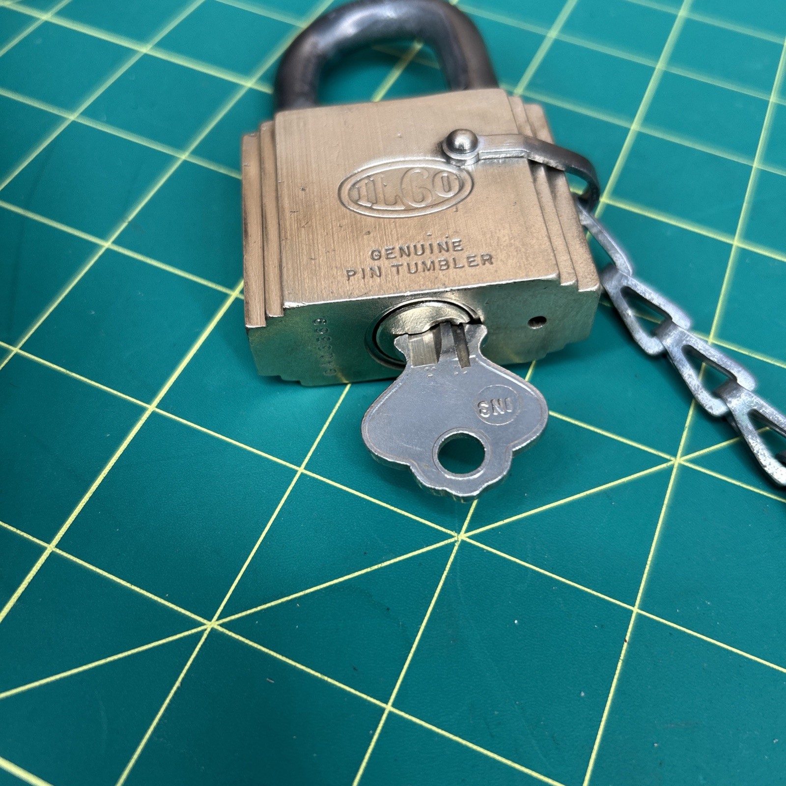Vintage ILCO Lock Genuine Pin Tumbler Shiny Brass Padlock w/ Taylor Key & CHAIN