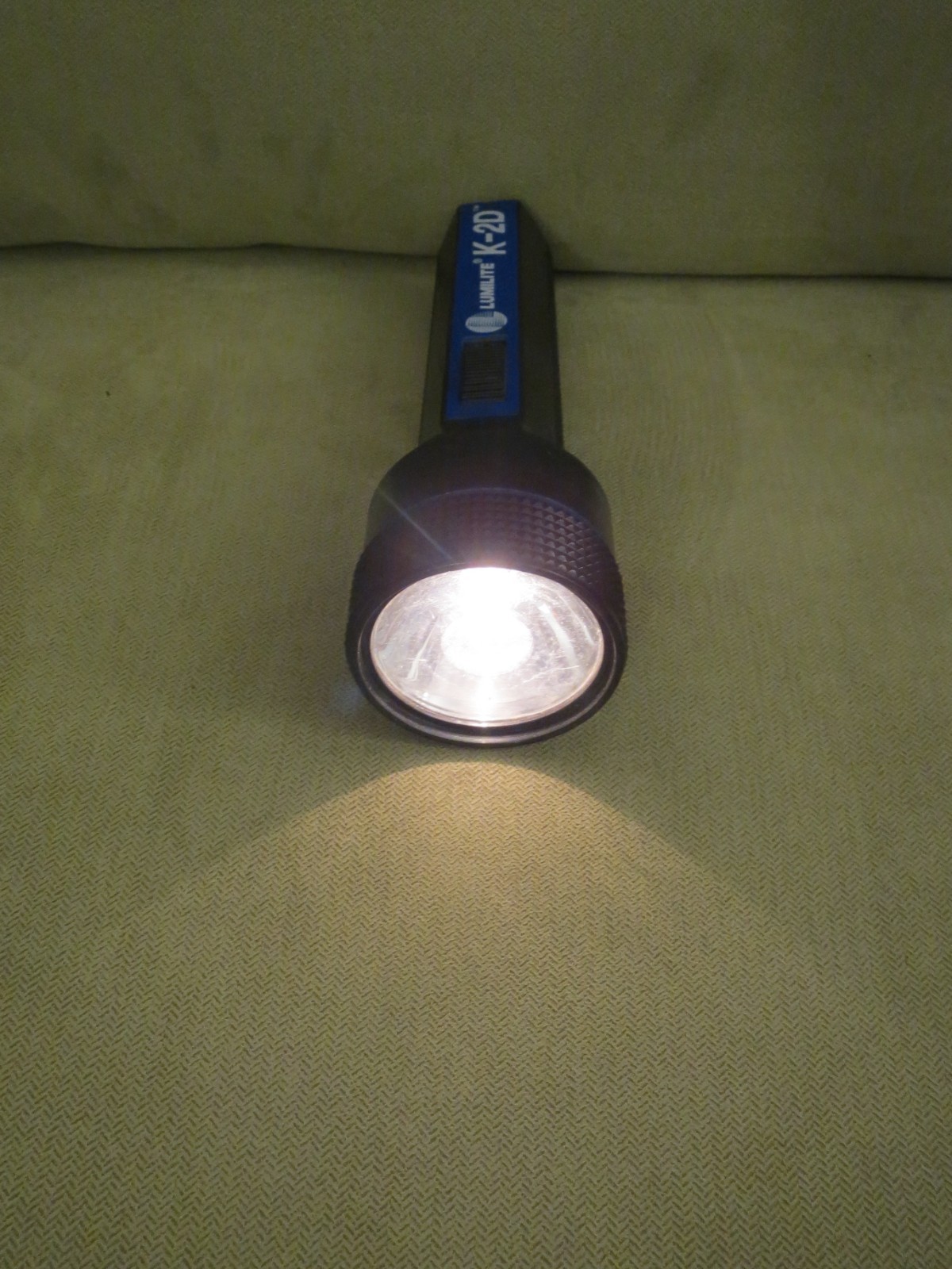 Lumilite K-2D 2-D Cell Flashlight, Black and Blue