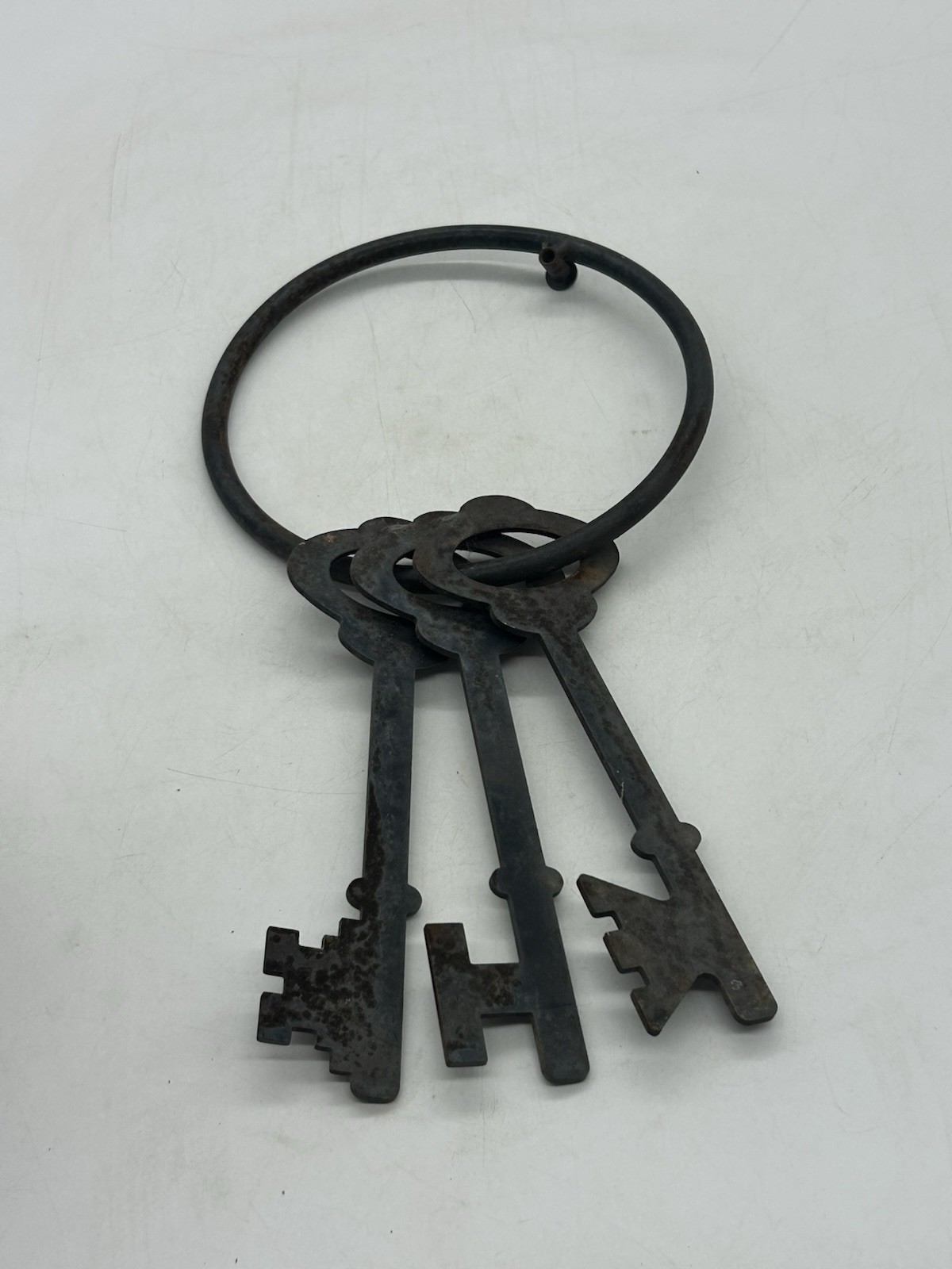 12” Skeleton Keys Ring Rustic Black Iron Wall Decor Jailer Old West Dungeon