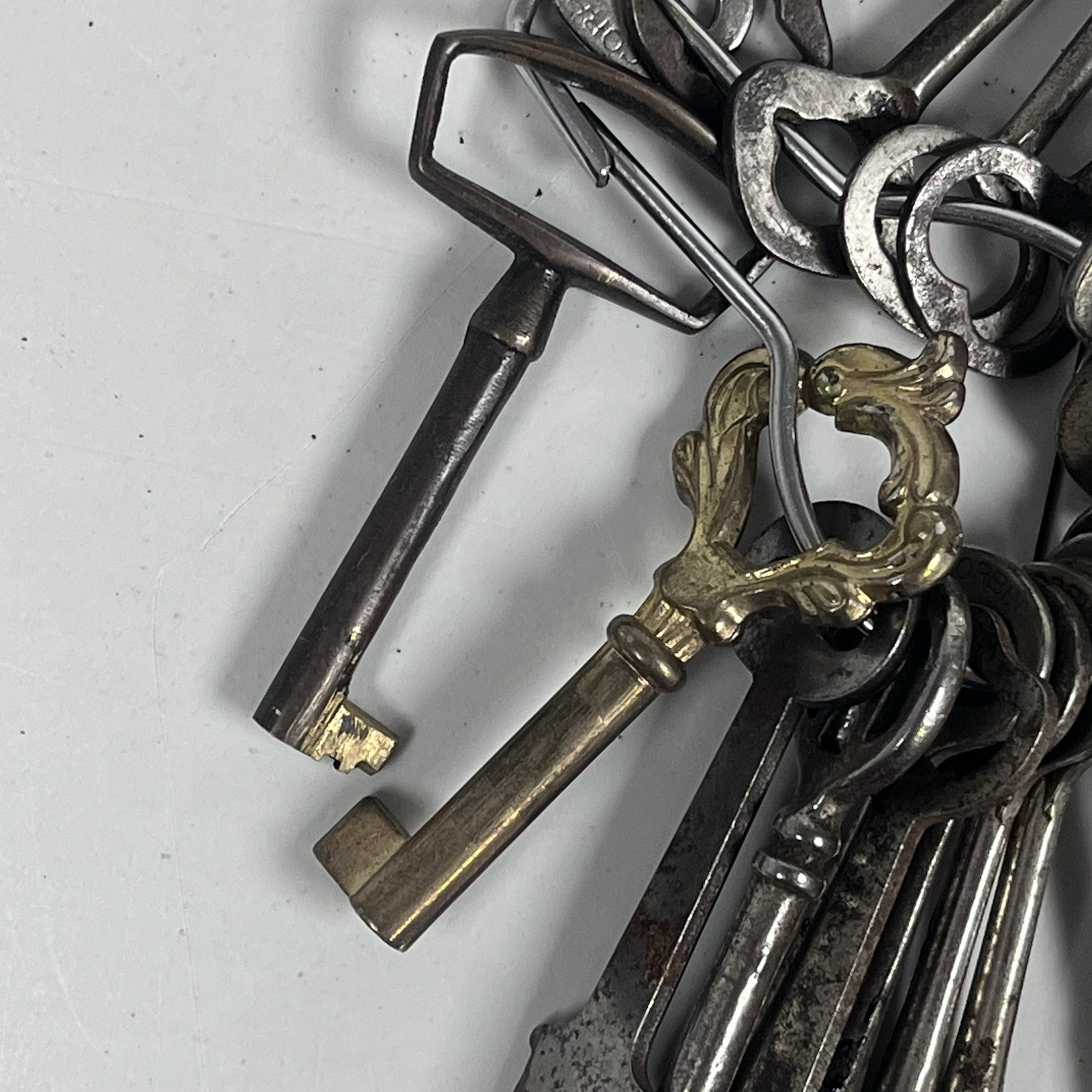 Lot of 20 Vintage Skeleton Keys Antique Old Door Keys Mixed Set
