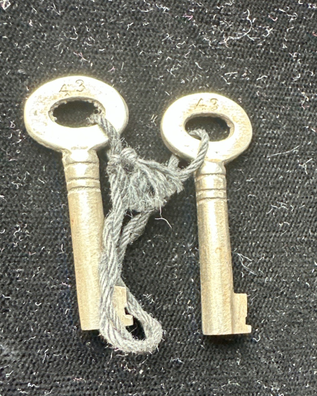 Antique Skeleton Keys Lot of 2 – No 43 Solid Barrel~ALL ORIGINAL ~AUTHENTIC