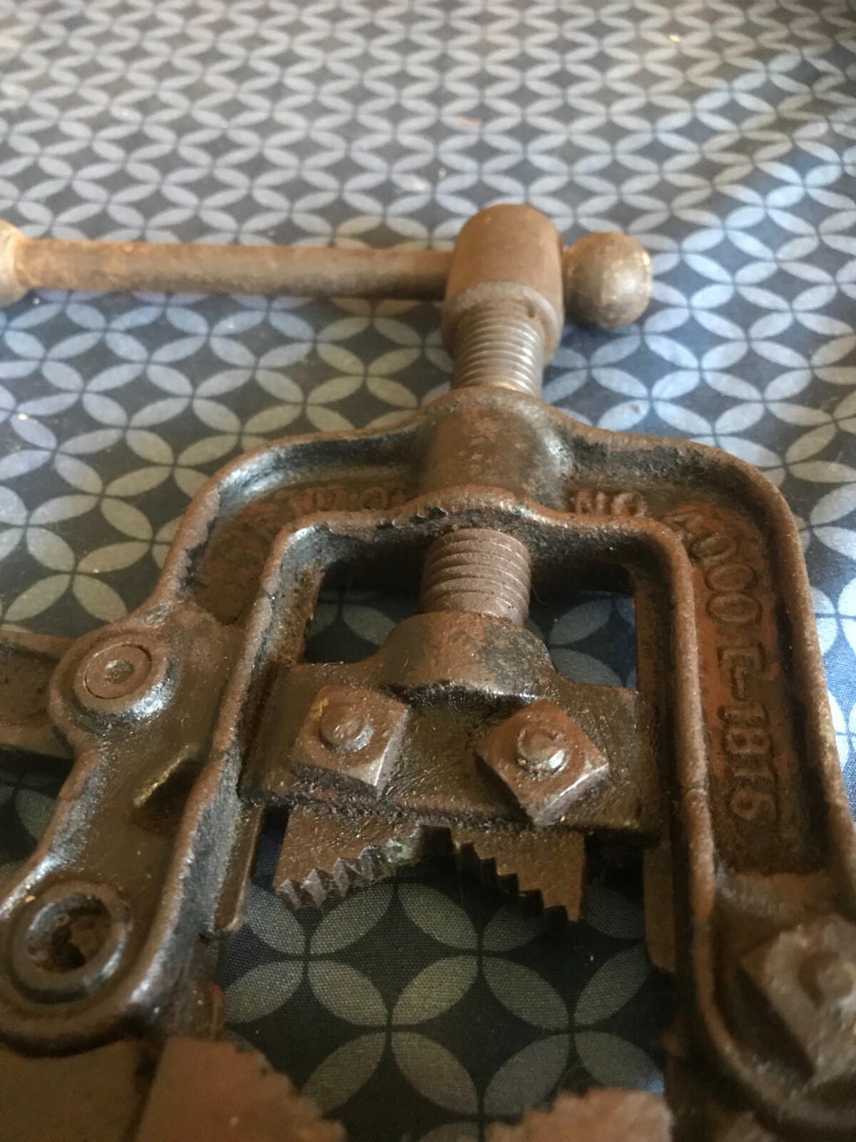 Antique T-1816 Pipe Vise TRIMO No 4000 Bench Mount Tool Pipe Clamp