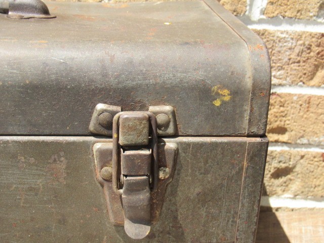VINTAGE METAL CRAFTSMAN 18″ PORTABLE TOOL BOX WITH TRAY 18″ L X 6″ H X 8″DEEP