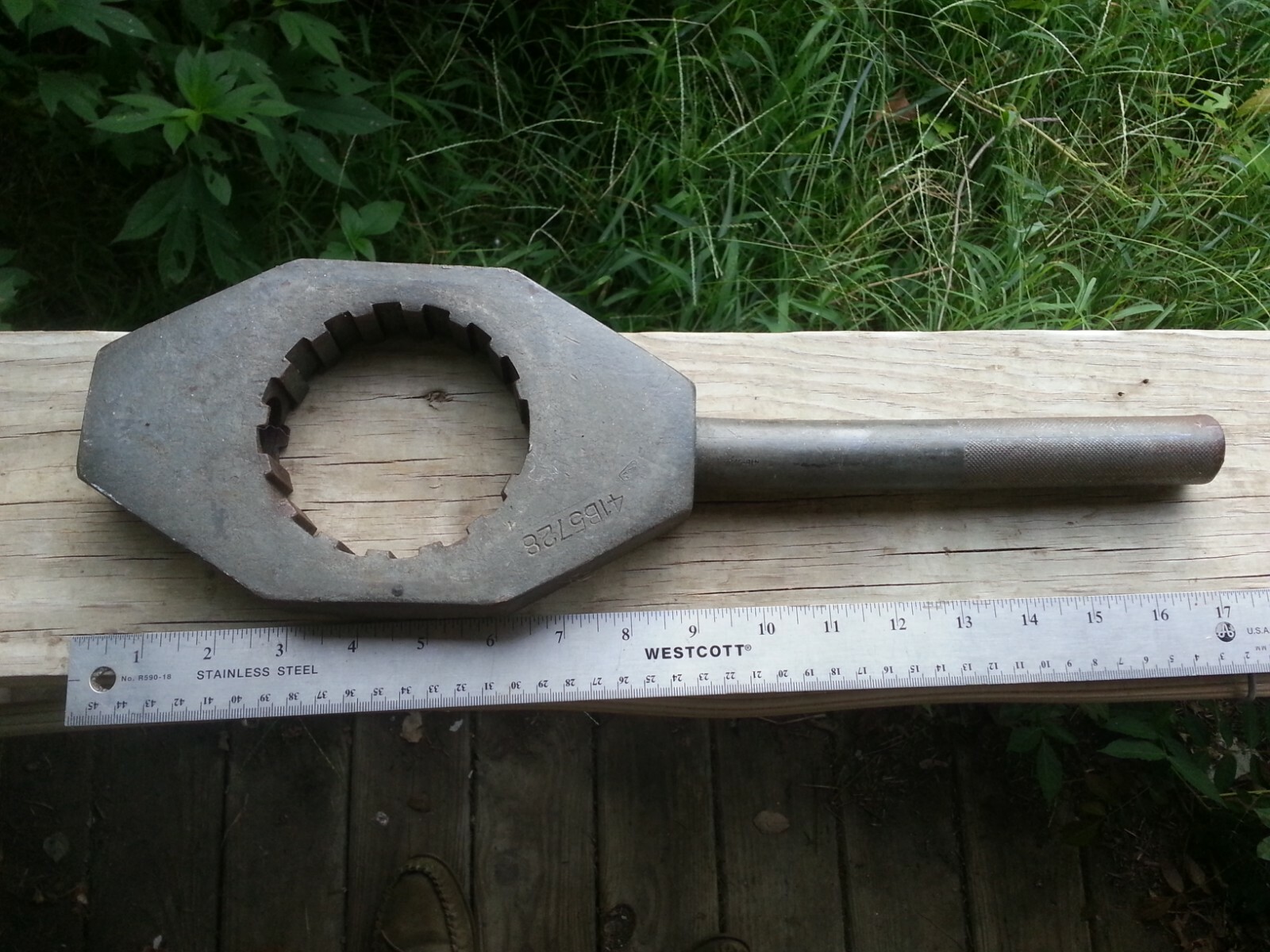 41B5728 Hub Wrench for a Pratt in Whitney.R2800 double wasp engine.
