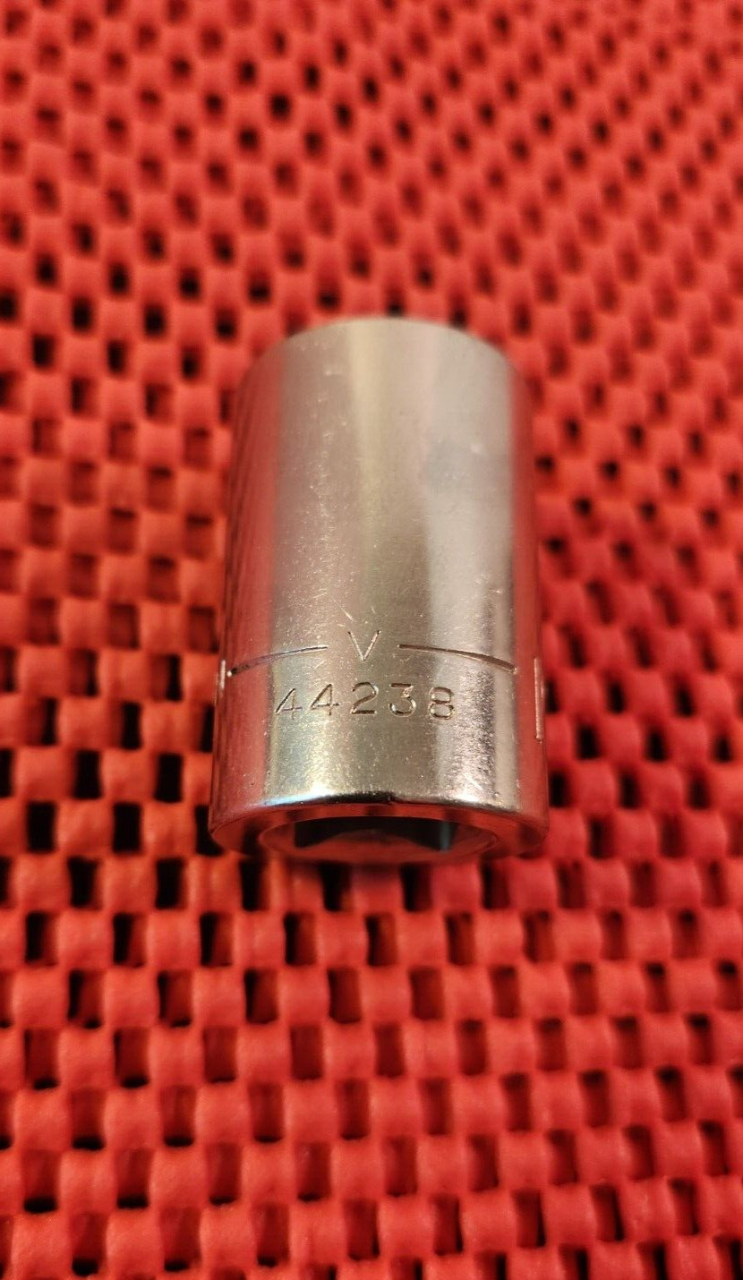 MADE IN THE U.S.A. VINTAGE CRAFTSMAN 1/2″ DRIVE, 12 POINTS, 19mm SOCKET V-44238