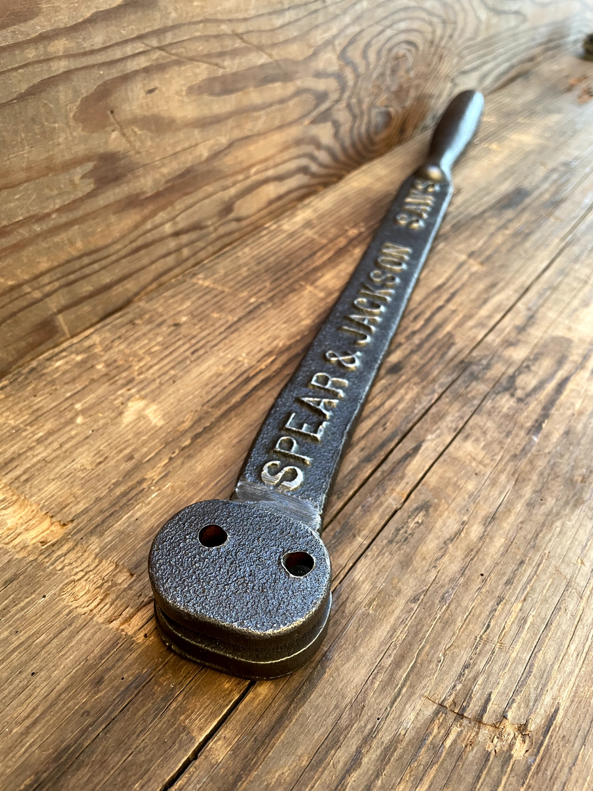 VINTAGE SPEAR & JACKSON SAW EMBOSSED MACHINE/ADVERTISING HANDLE-UNIQUE-CAST IRON