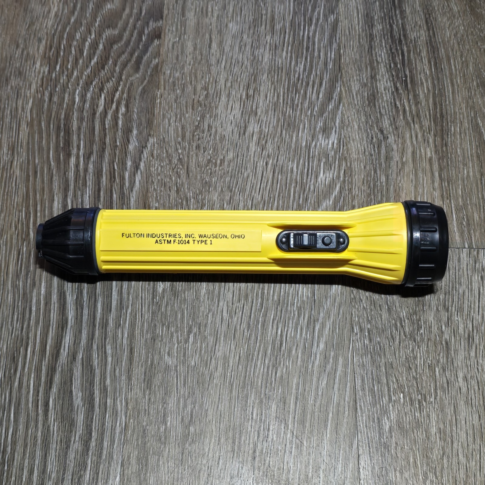 Vintage Flashlight Fulton Industries Inc. Wausean , Ohio ASTM F-1014 TYPE 1 USA