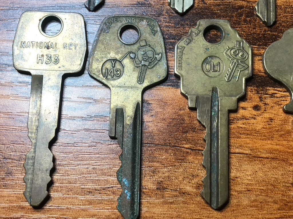10 Vintage National Key Co. Keys: WR1, H33, Y143, OL1, M1, 350C, ENLM4, MA5, 54