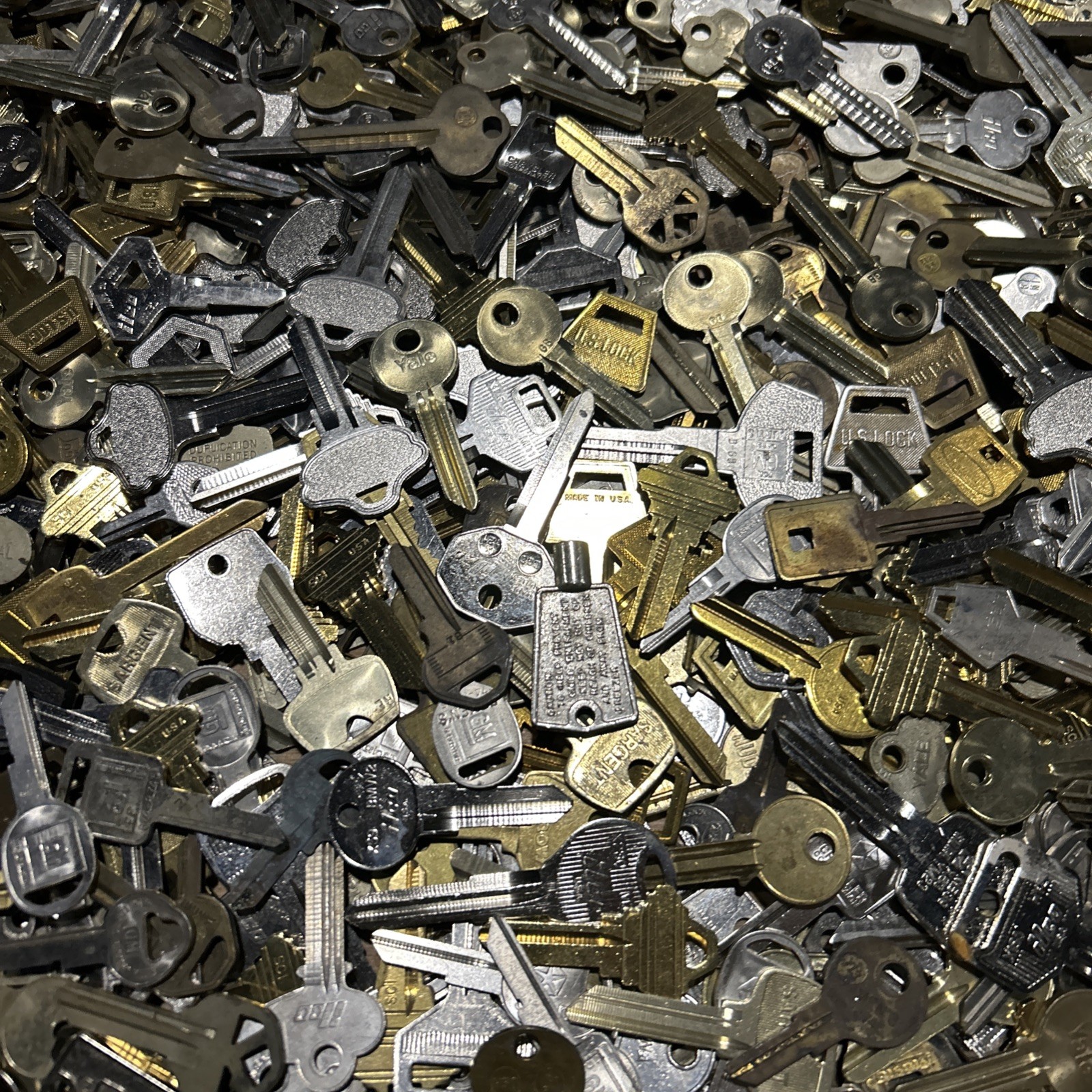Vintage LOT 10 lbs UNCUT MIXED KEYS Crafts Scrap Brass Home Commercial Auto ETC