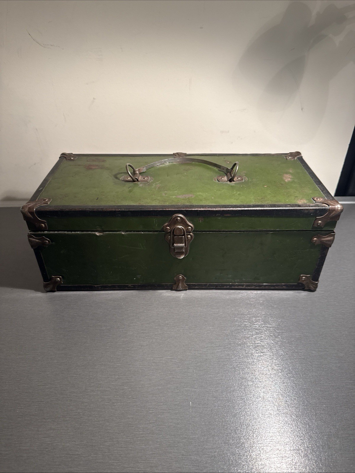 Vintage Traditional Green Metal Wooden 15.5″ L x 7.25″ W x 4.7.5″ H Toolbox PTE