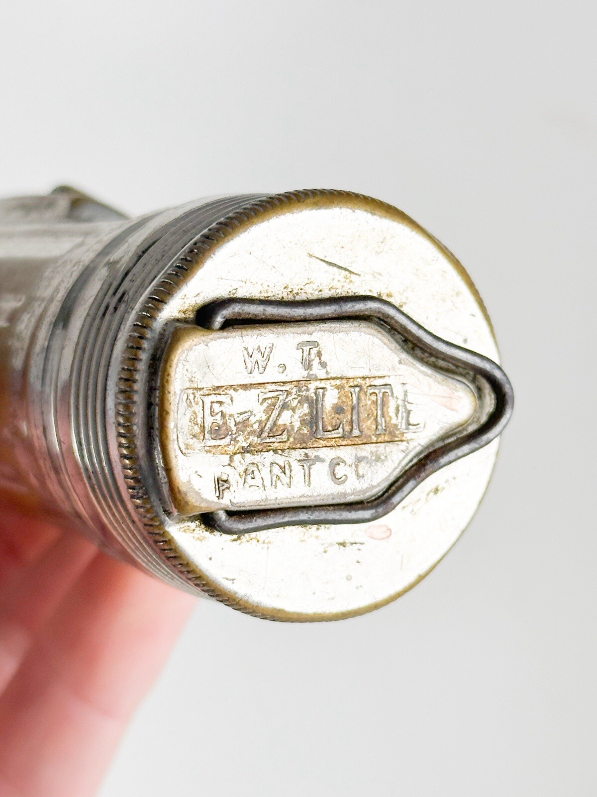 Vintage W T GRANT CO E-Z LITE camping Travel Flashlight Walleye Lens Glass Brass