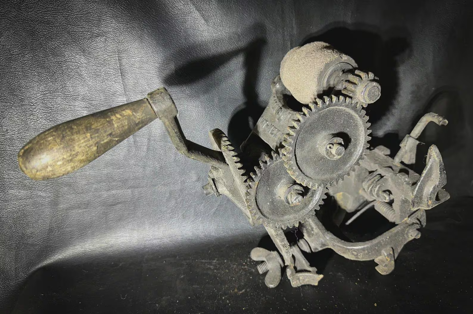 Old Deering Sickle Scythe Blade Sharpener, Old Factory Grinder, Farm Industria