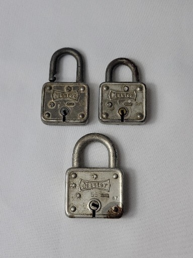 🔒LOT OF 3 Vintage Master Lock Co. Padlocks NO KEYS/SEE PHOTOS & DESCRIPTION