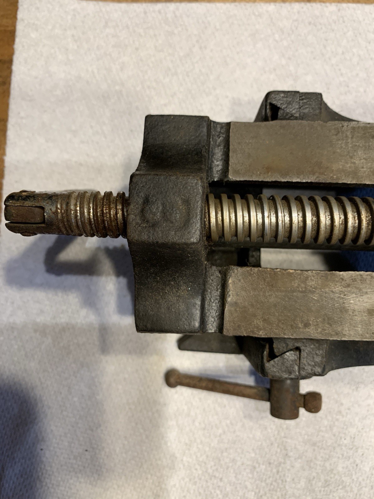 Swivel Base Bench Vise – Cast Iron Tips 0 – 90 Degrees