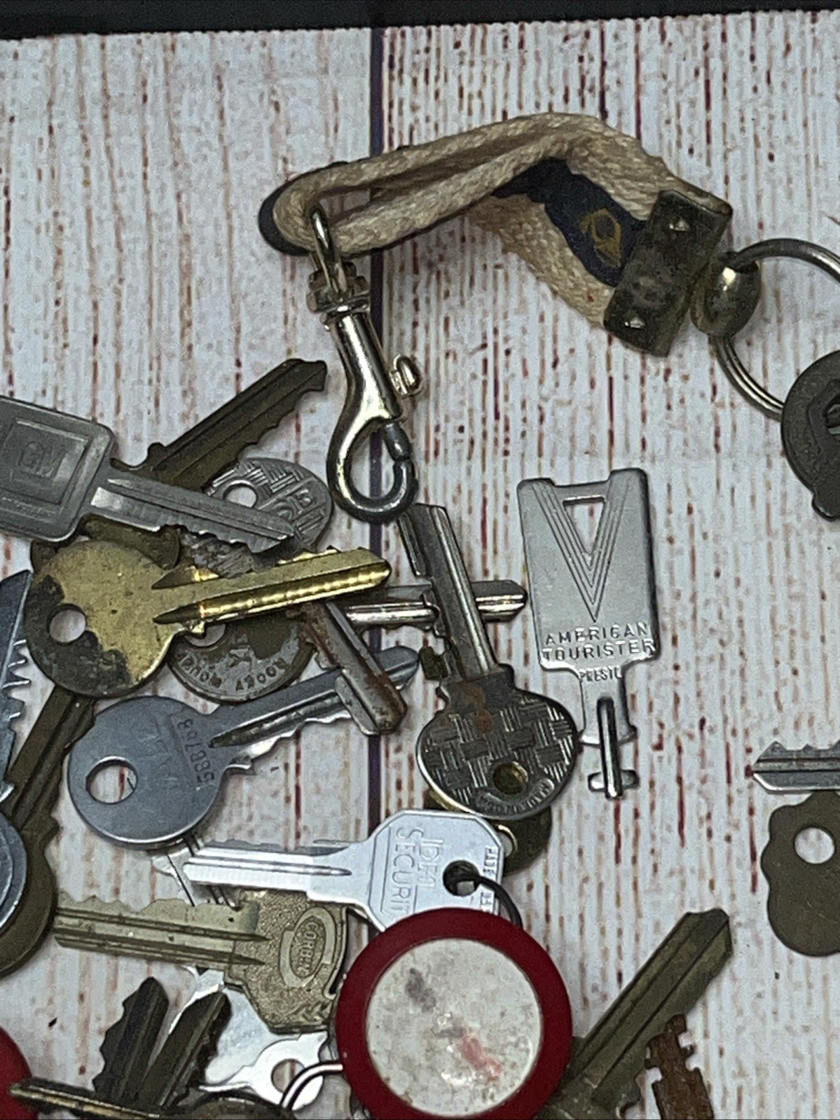 Assorted Vintage Lot of Cut Keys And Key Rings For Crafts, Projects, 2.5 Pounds
