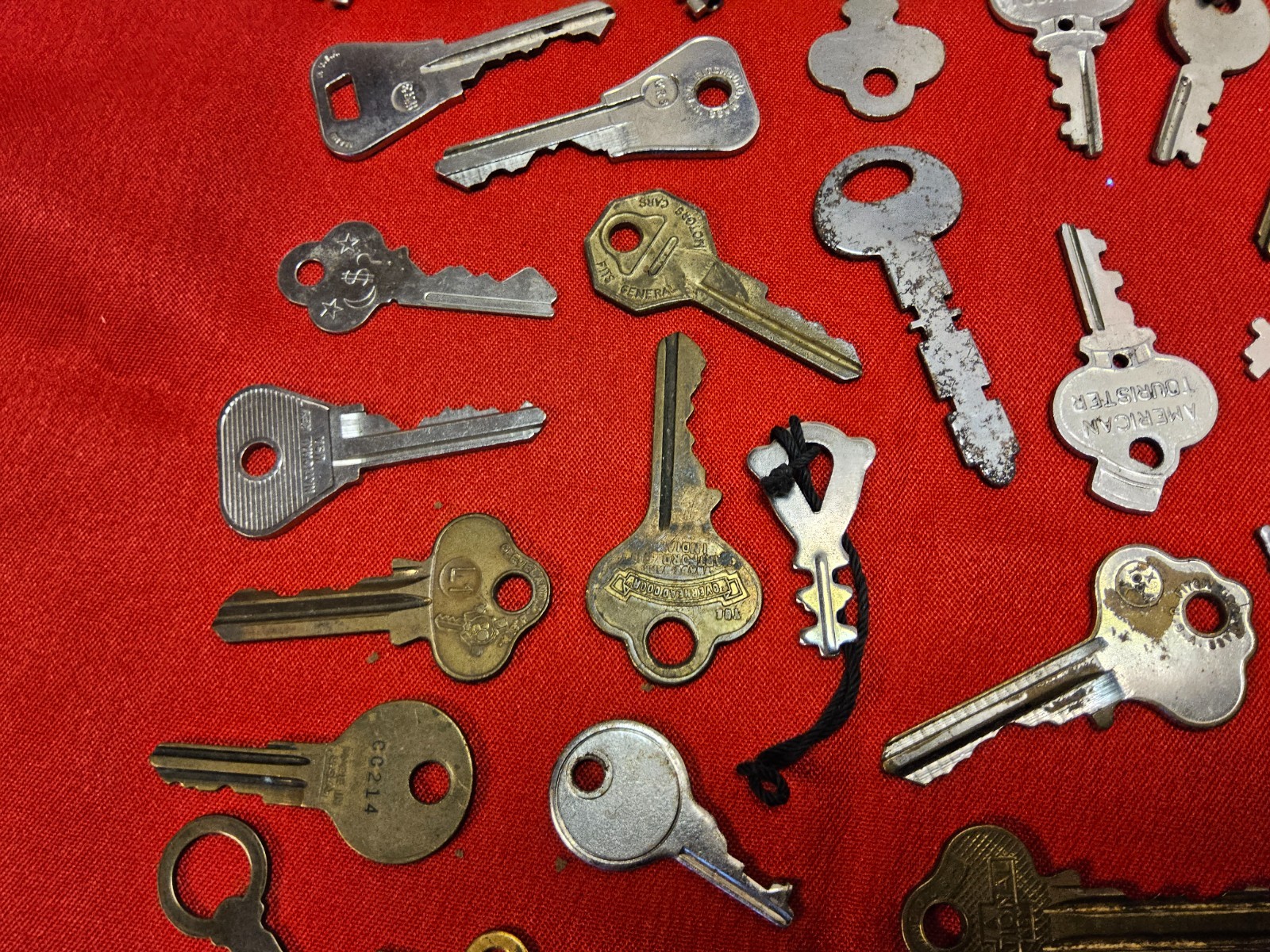 Lot of 40 Vintage Keys Bulk Estate Mix Steampunk Crafts Skeleton Padlock Luggage