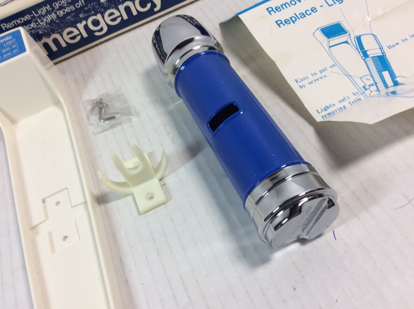 NOS Vintage Panasonic Instant-On Emergency Flashlight FF-183E Wall Mount – Japan
