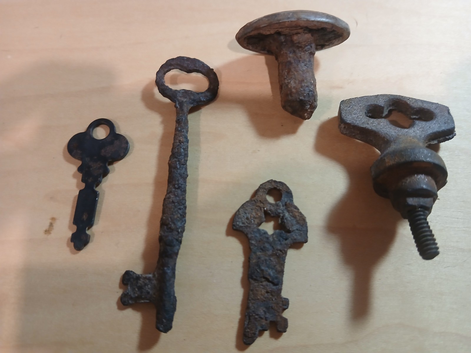 Lot of 5 Vintage Antique Skeleton Keys & Rusty Iron Hardware Steampunk Craft