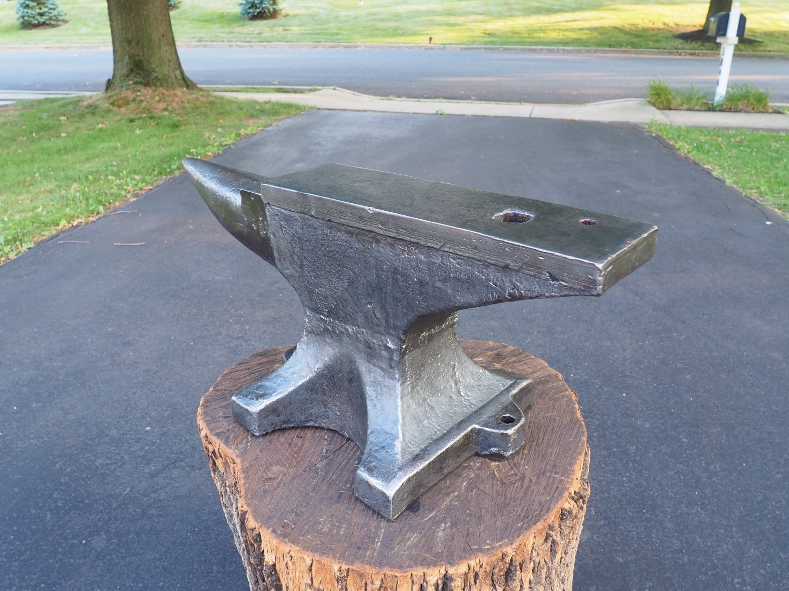 BIG 1940s FACTORY “FISHER NORRIS” BLACKSMITH 150LBS ANVIL ANTIQUE VISE RR BLADE