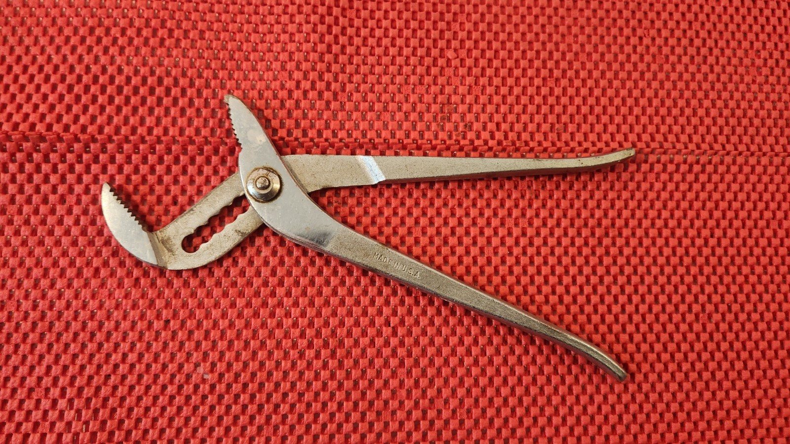 VINTAGE VLCHEK 7 POSITION TONGUE AND GROOVE PLIERS, 9 1/2″ LONG, MADE IN THE U.S