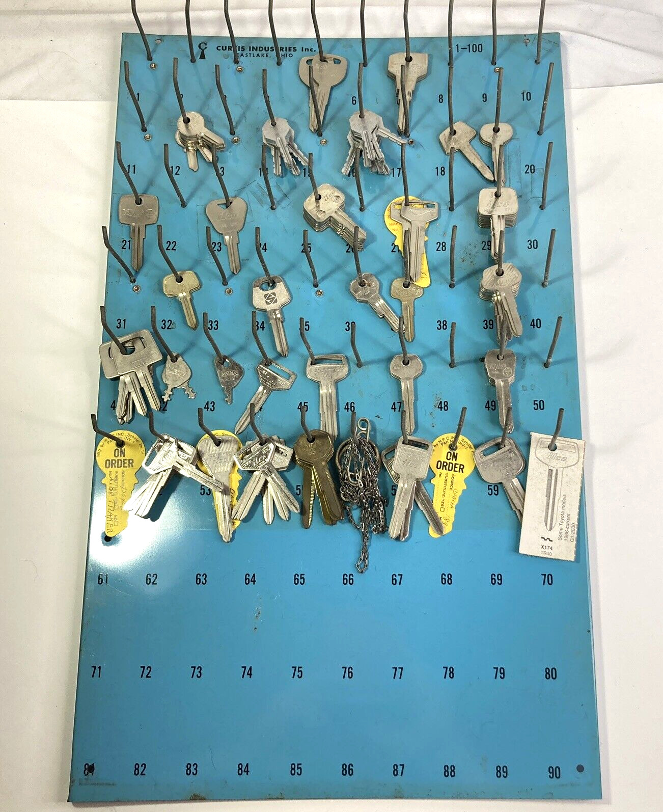Vintage Curtis Industries Domestic Auto Key Blank Wall Rack Display w/ 140 Keys