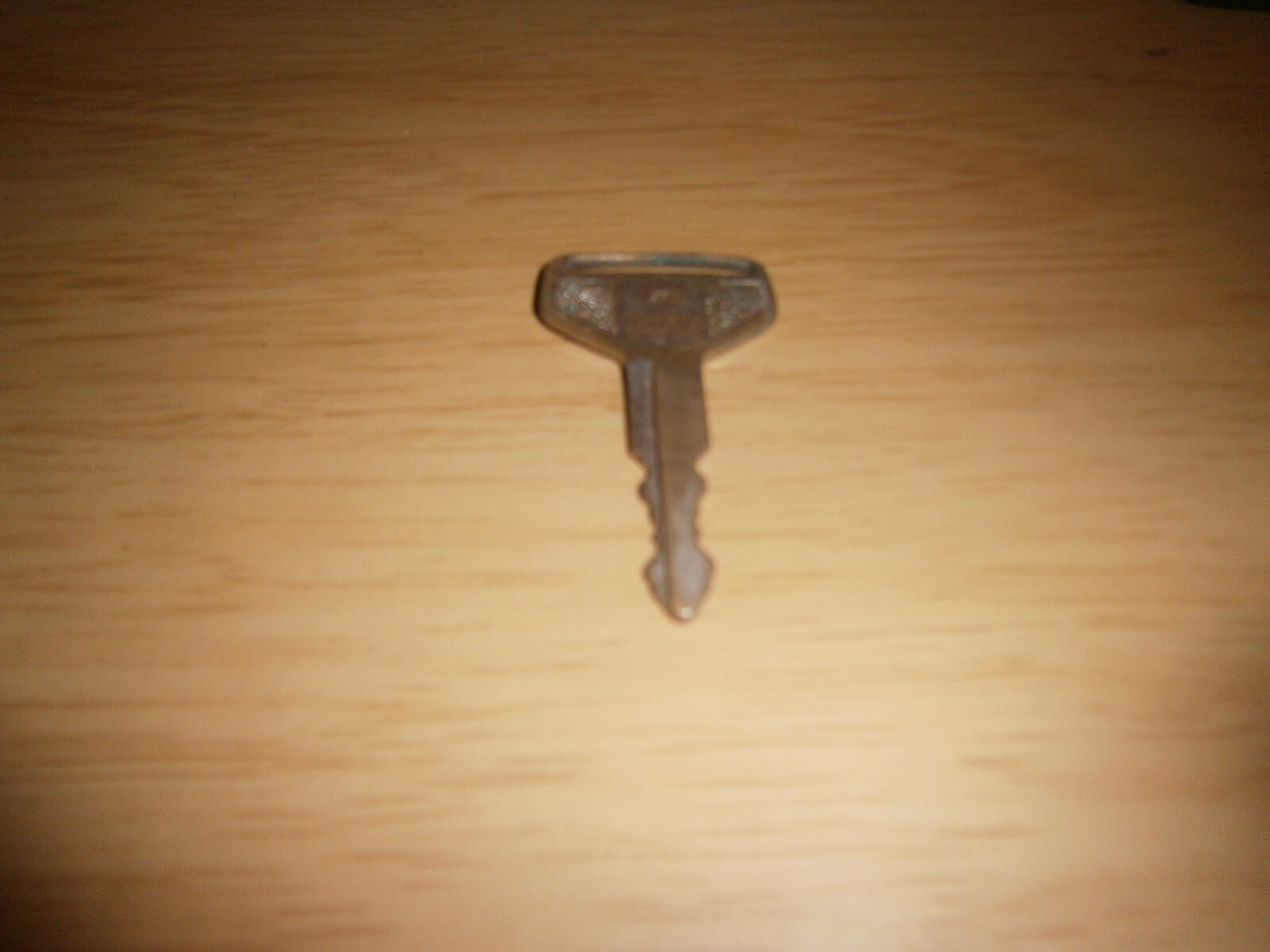 Vintage Toyota Motor car key. 5.8.cm. (E5b)