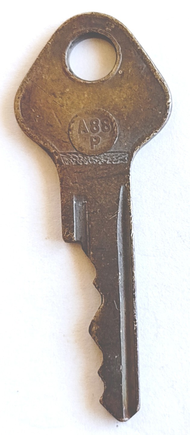 Vintage Key ATLAS A88 P Appx 2-1/8″ Replacement Locks