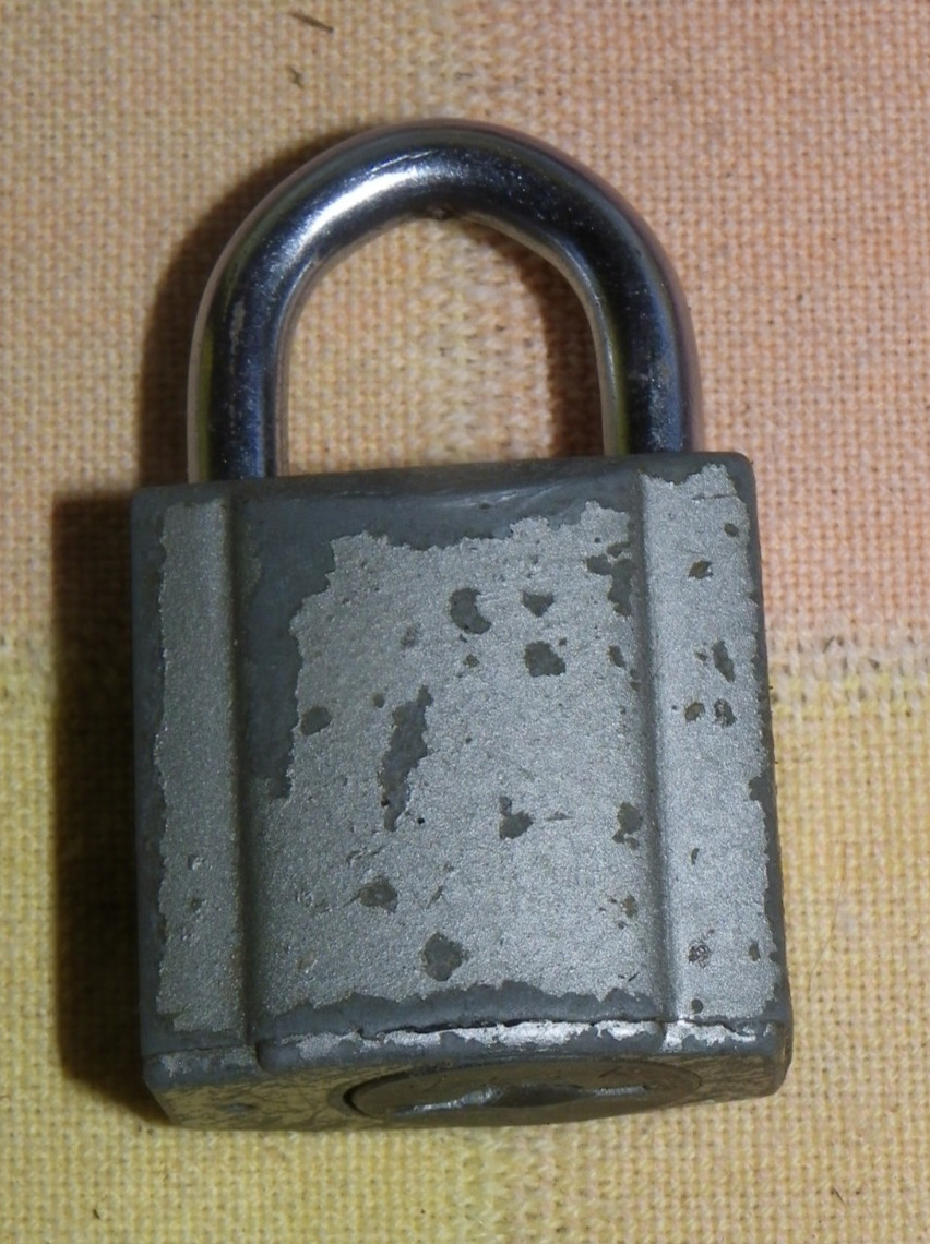 Vtg 1 3/4″ Painted Steel Chicago Lock Co Padlock With Key