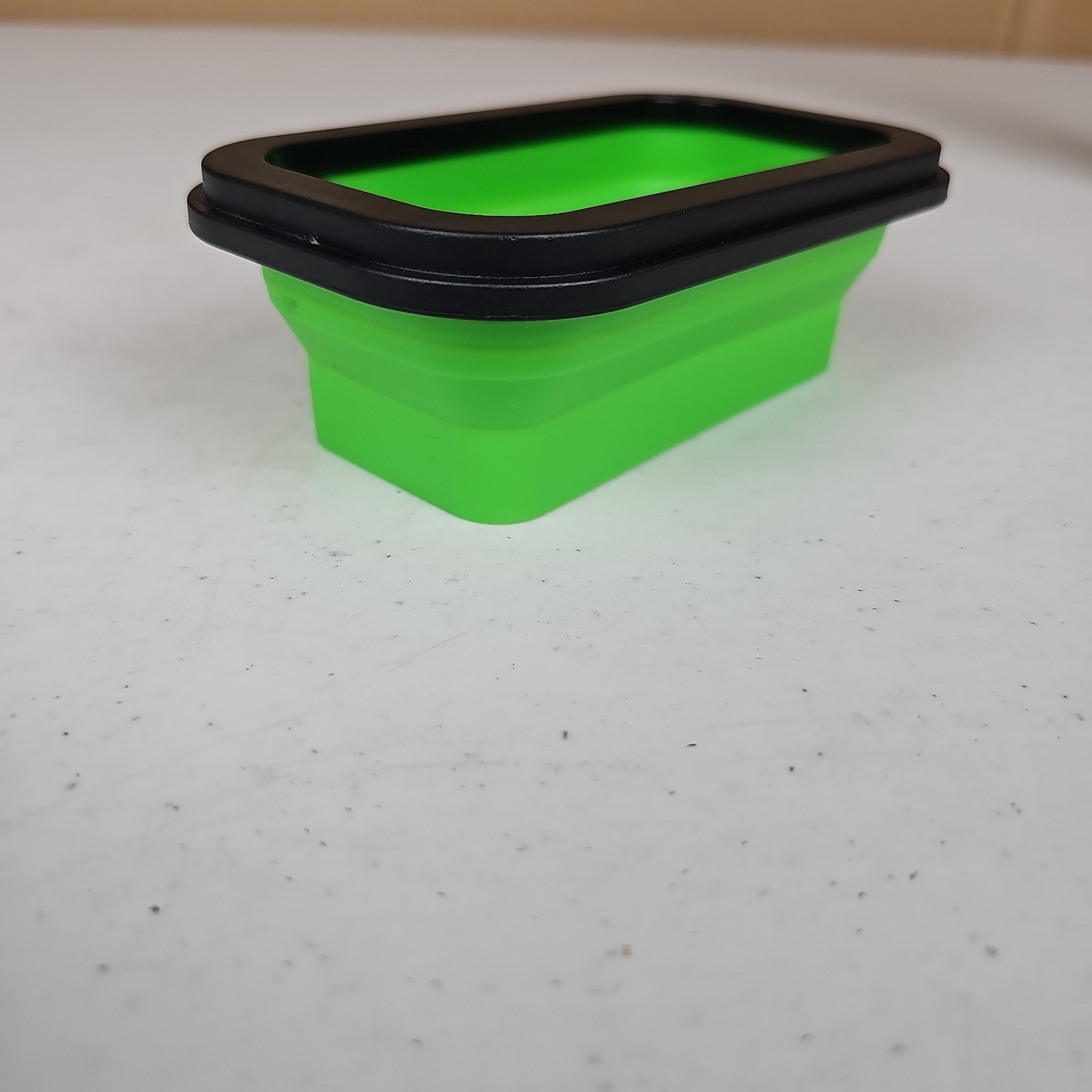 O’Reilly Auto Parts Magnetic Tray Silicone Collapsible 3x5x2 Green Black A-10