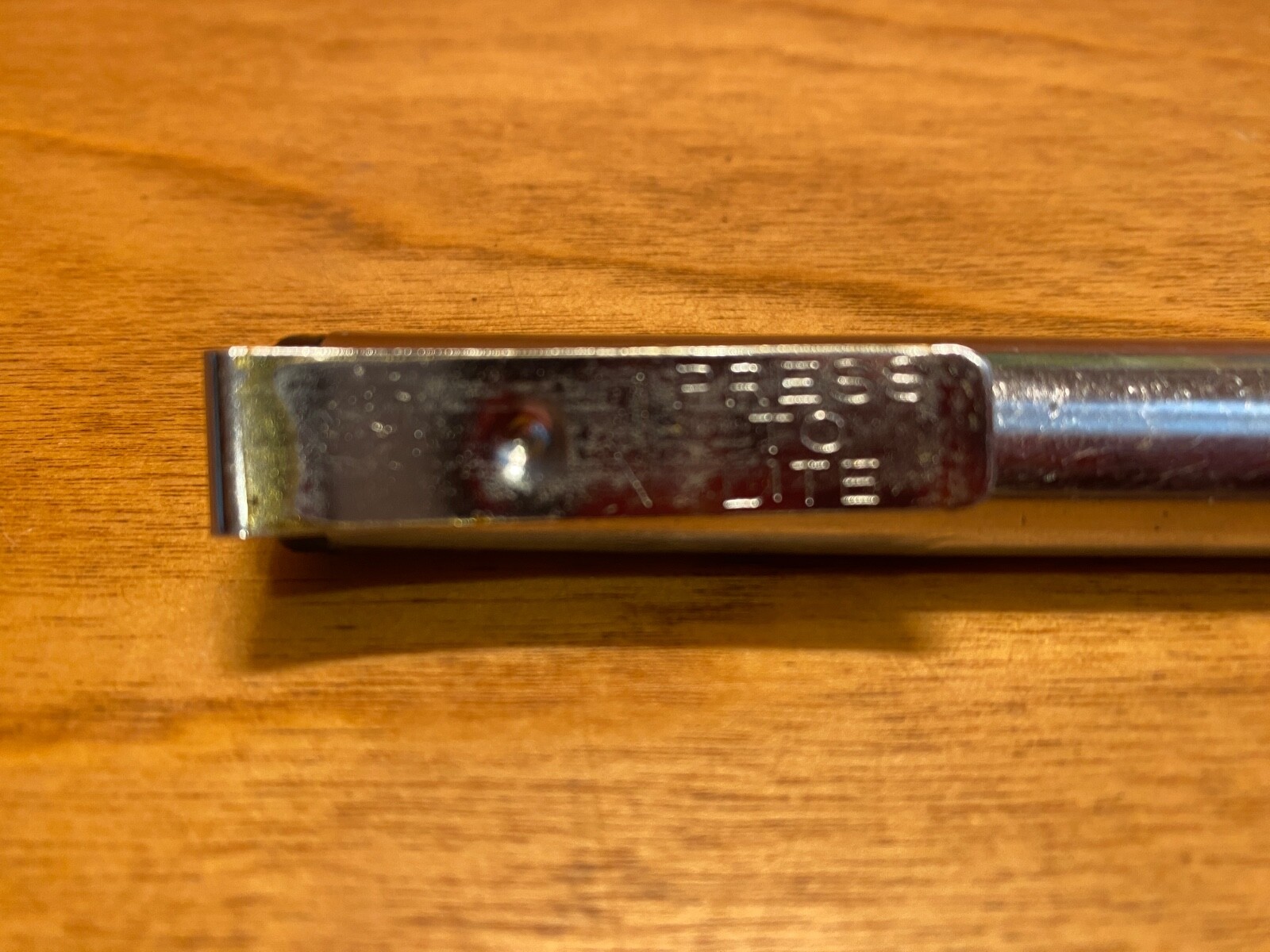 Vintage 1960’s 5-1/2″ Pocket Penlight/Flashlight /Circuit Tester, 2-AA