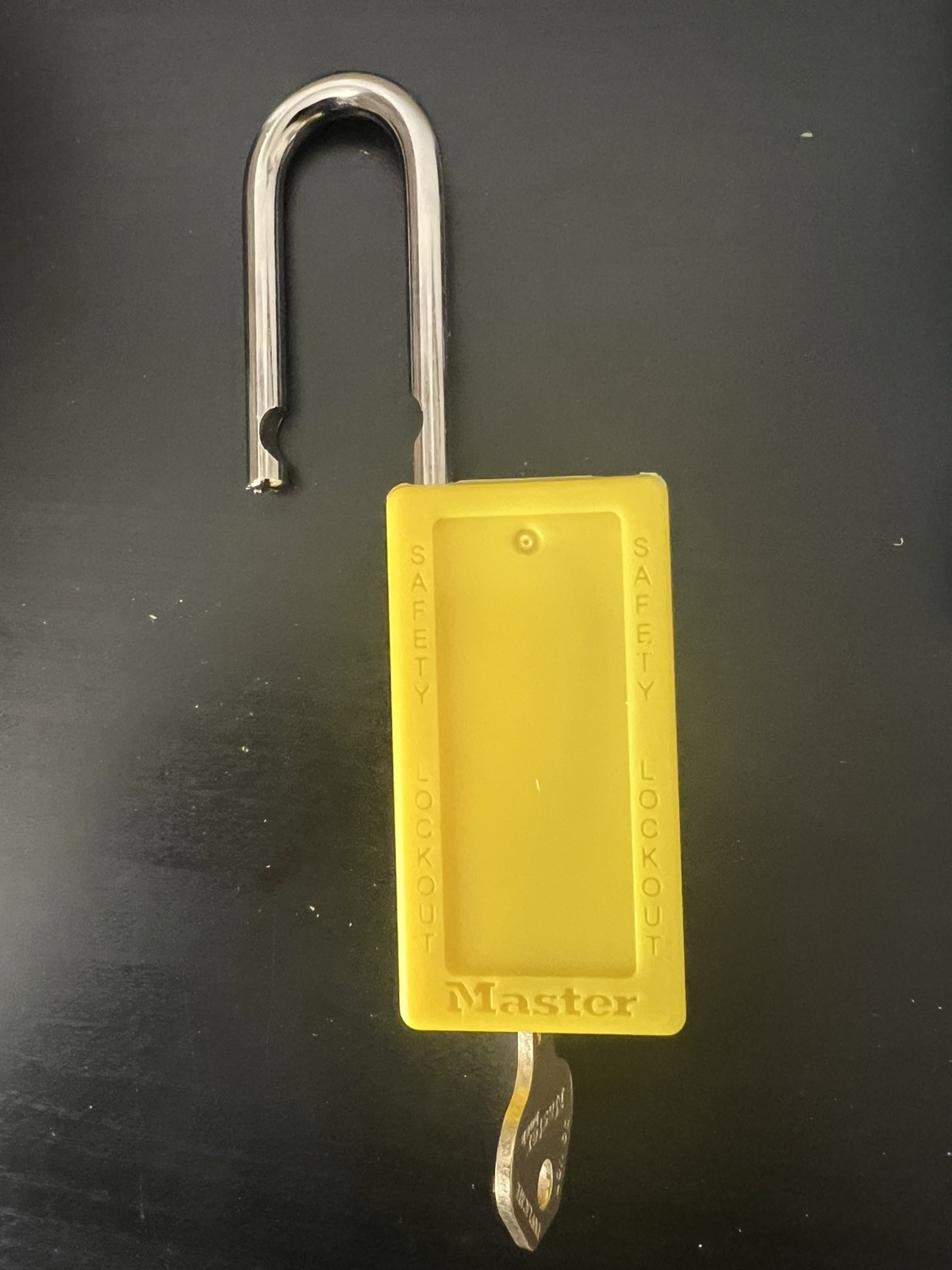 MASTER LOCK New in Box 411KAYLW SKU22020 Yellow Padlock w Key QUANTITY DISCOUNT!