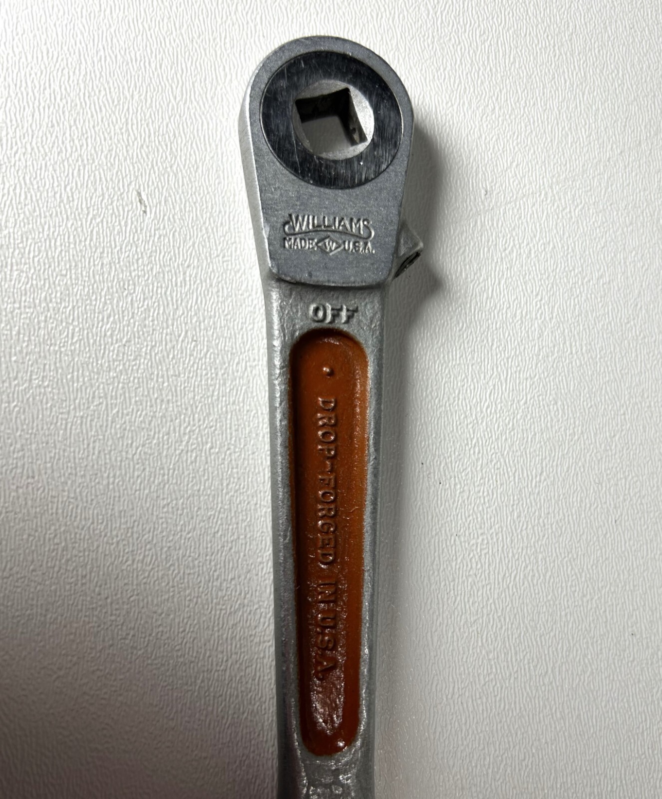 VINTAGE J.H. WILLIAMS B50 3/8″ DRIVE REVERSIBLE RATCHET HANDLE W/ 2 SOCKETS
