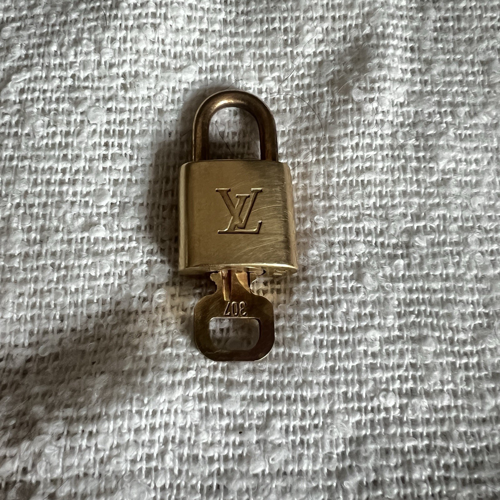 Louis Vuitton Luxury Playing Card (Single) + Brass LV Lock & Key Set – Authentic