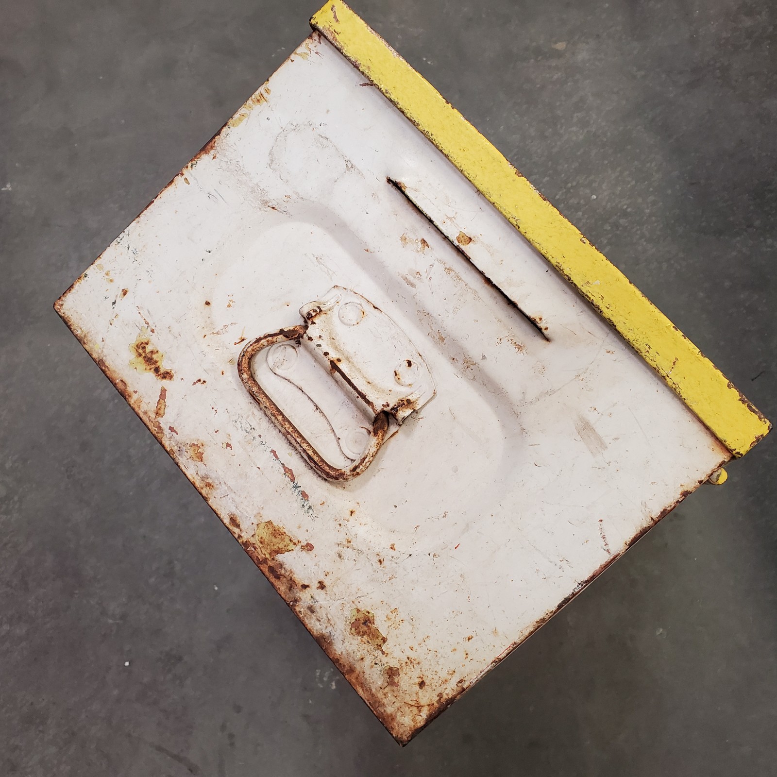 VTG Industrial Metal Storage Chest Carpentry Shabby Chic Yellow White Box 26X10