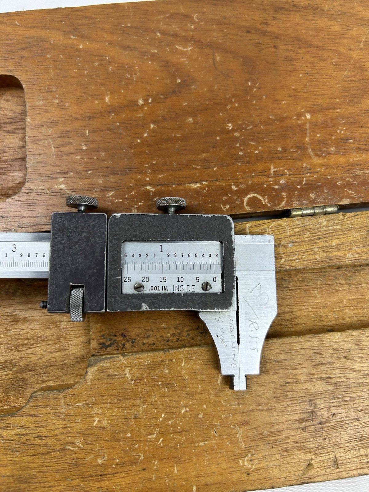 Brown & Sharpe 7″ Caliper No. 571 in original Wood Case