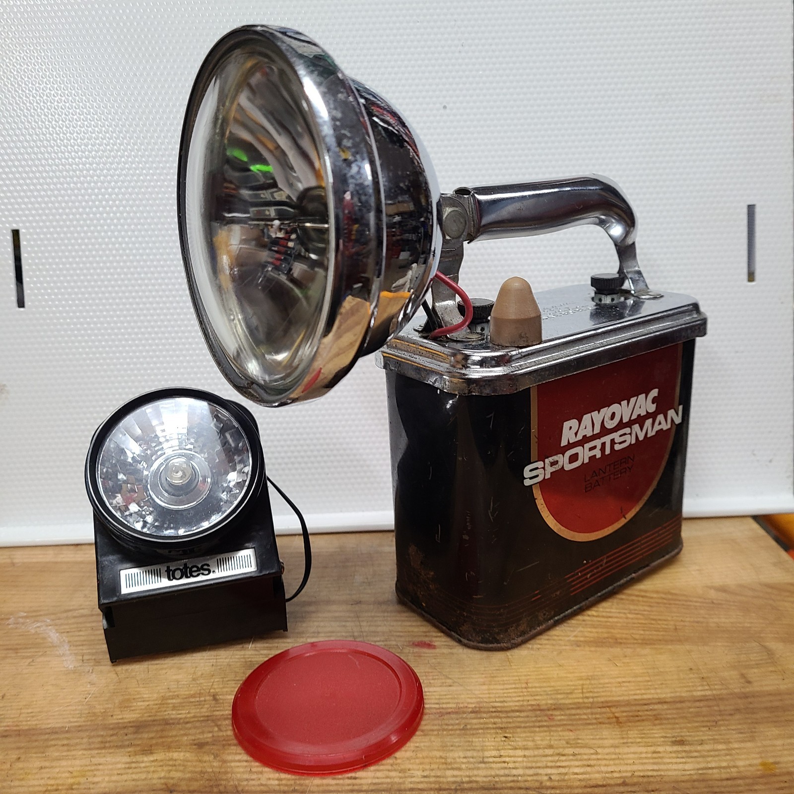 Vintage Flashlight Teledyne Big Beam Mounty No 666 & Totes Emergency Light