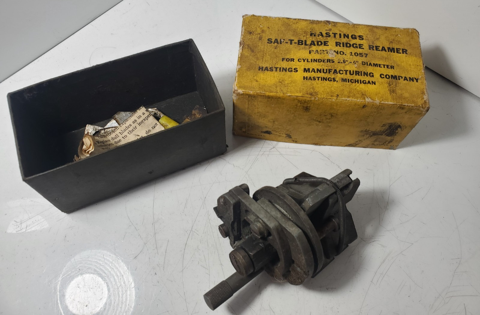 Vintage Hastings SAF-T-BLADE Ridge Reamer Part No. 1057 cylinders 2.6″-4″ Dia