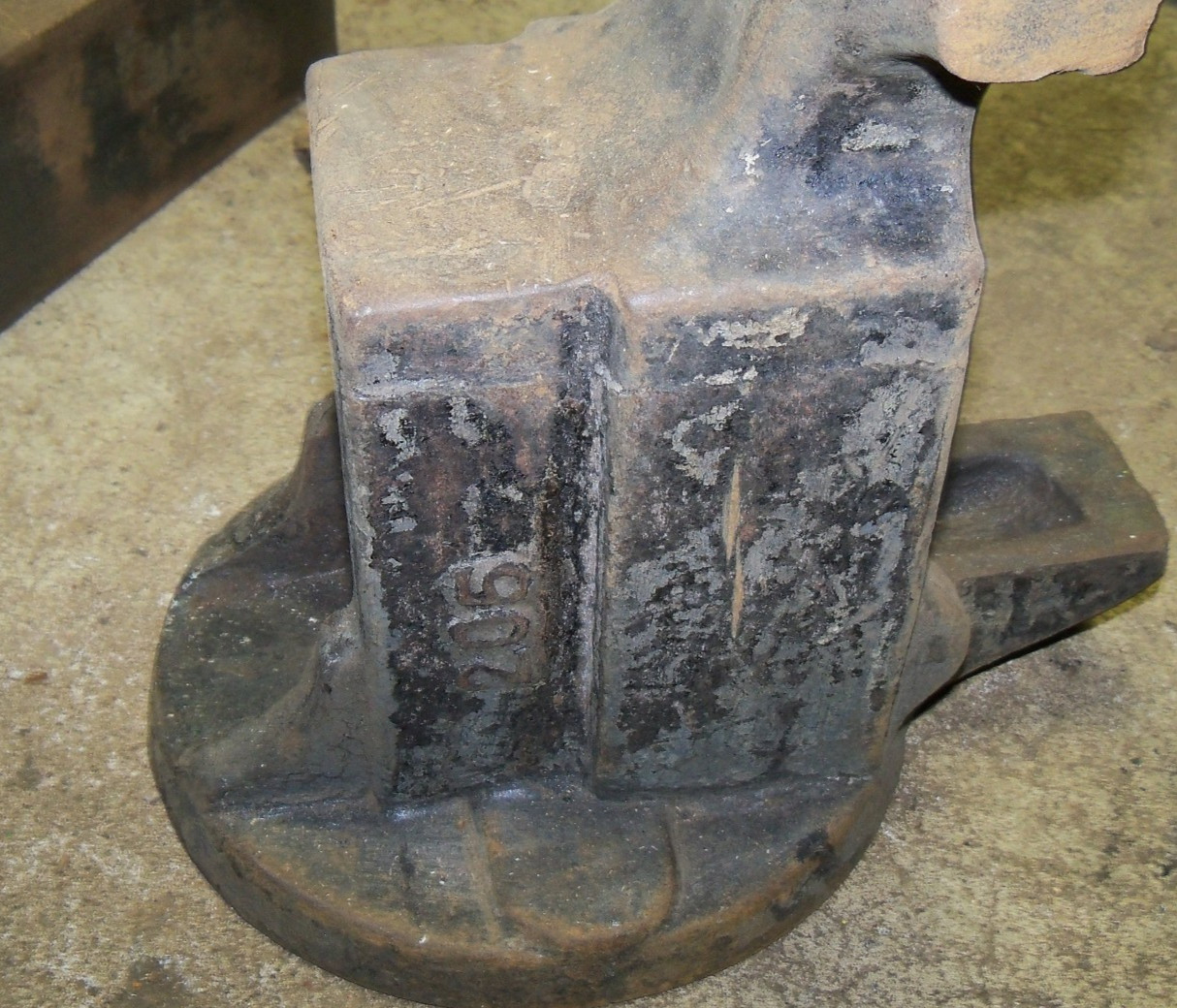 Yost 205, 5″, Bench Anvil Vise, Rear Jaw Stationary Section