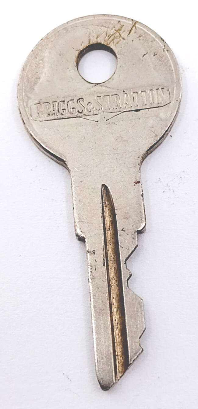 Vintage Key Briggs & Stratton Corp Marked “H762″ Milwaukee Appx 1-3/4” Padlocks