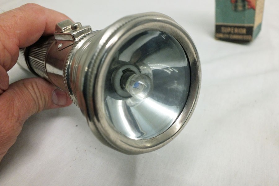 Vintage Ox 3151 Extensible Battery Flashlight Torch D Cell with Box Beautiful