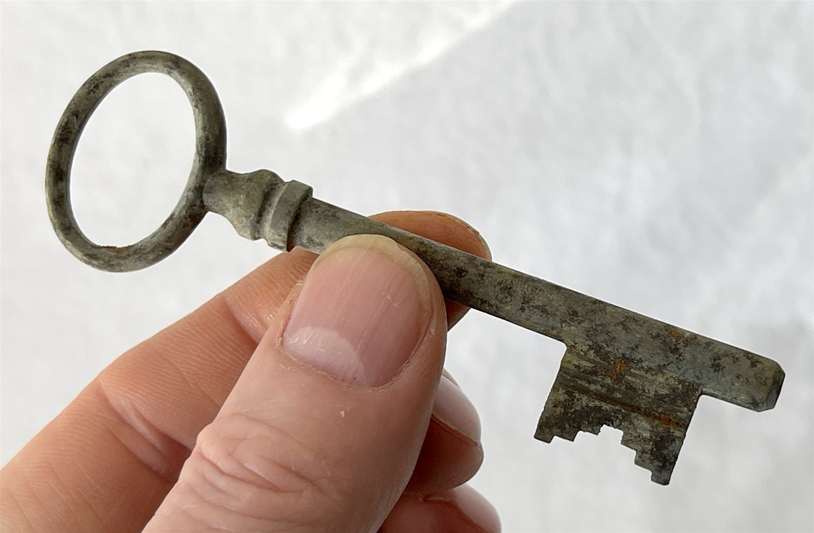 Large ~9cm Antique French Skeleton / Collectable / Escape Room Key #g2-601