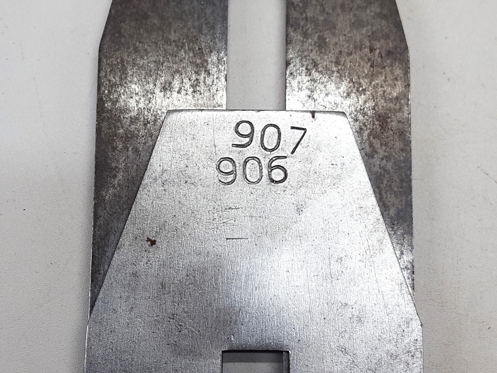 3235 Vaughan & Bushnell (V & B) Eclipse 906, 907; Iron & Iron Cap