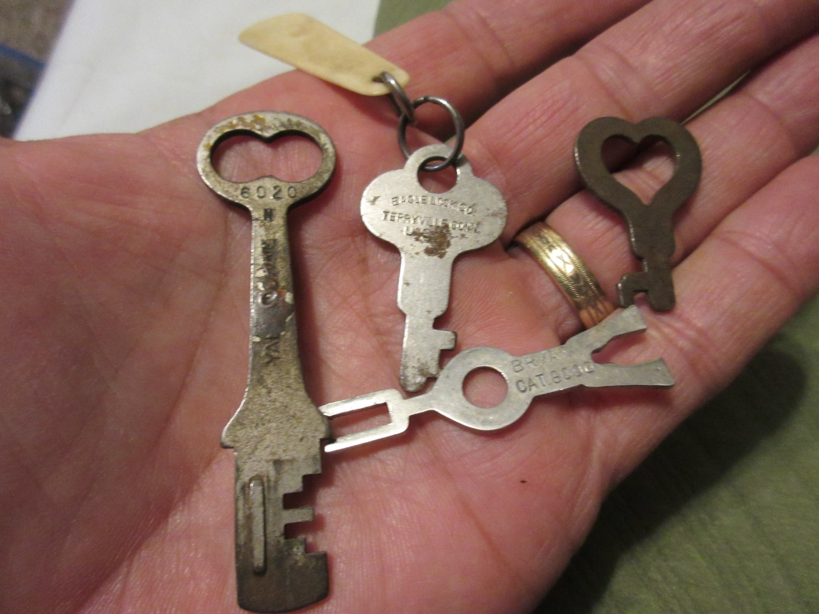Vintage Lot of 8 Antique & Vintage Flat Steel Keys – Eagle, Miller Lock