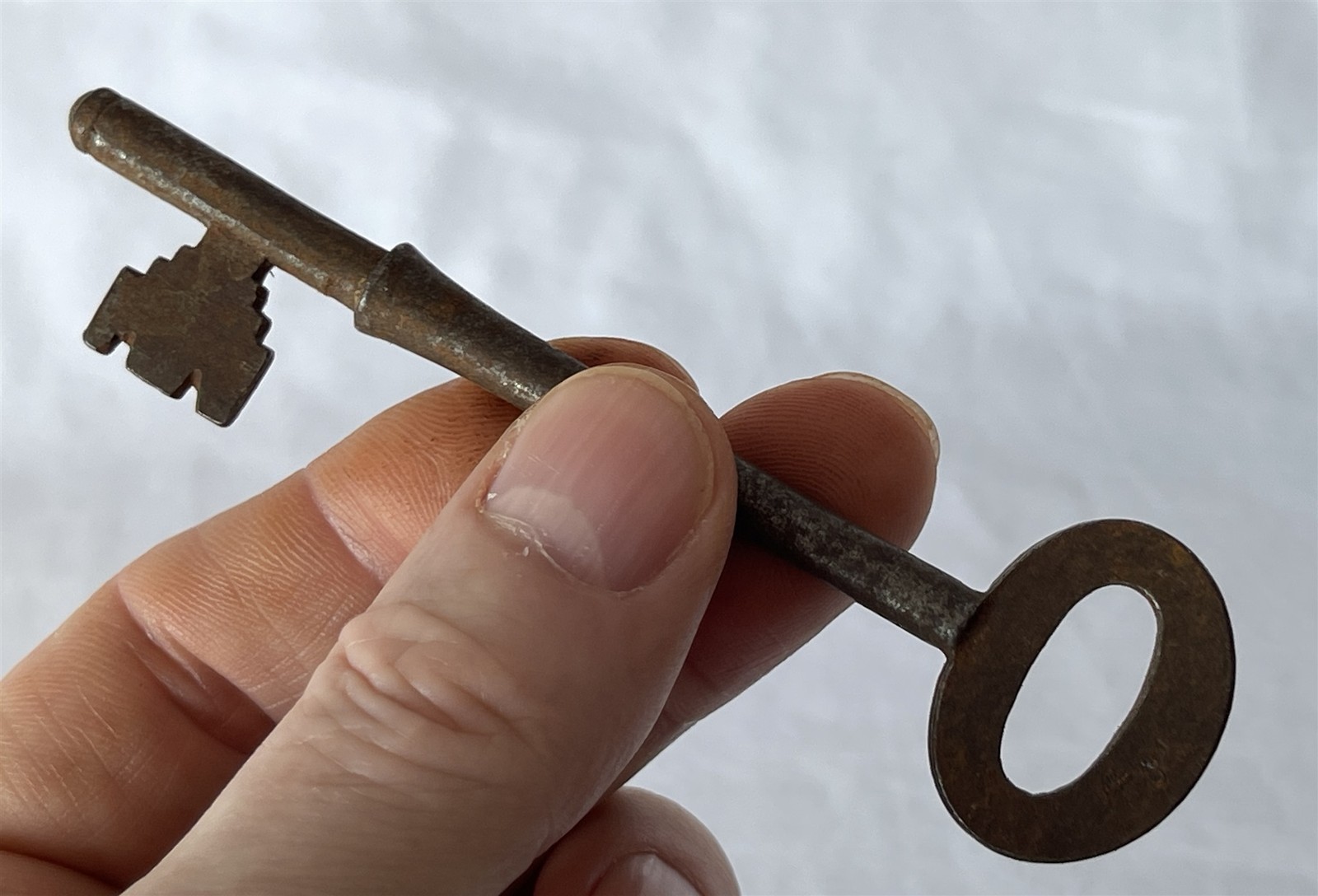 Large ~10.5cm Vintage Metal Skeleton / Collectable / Escape Room Key #piW-183
