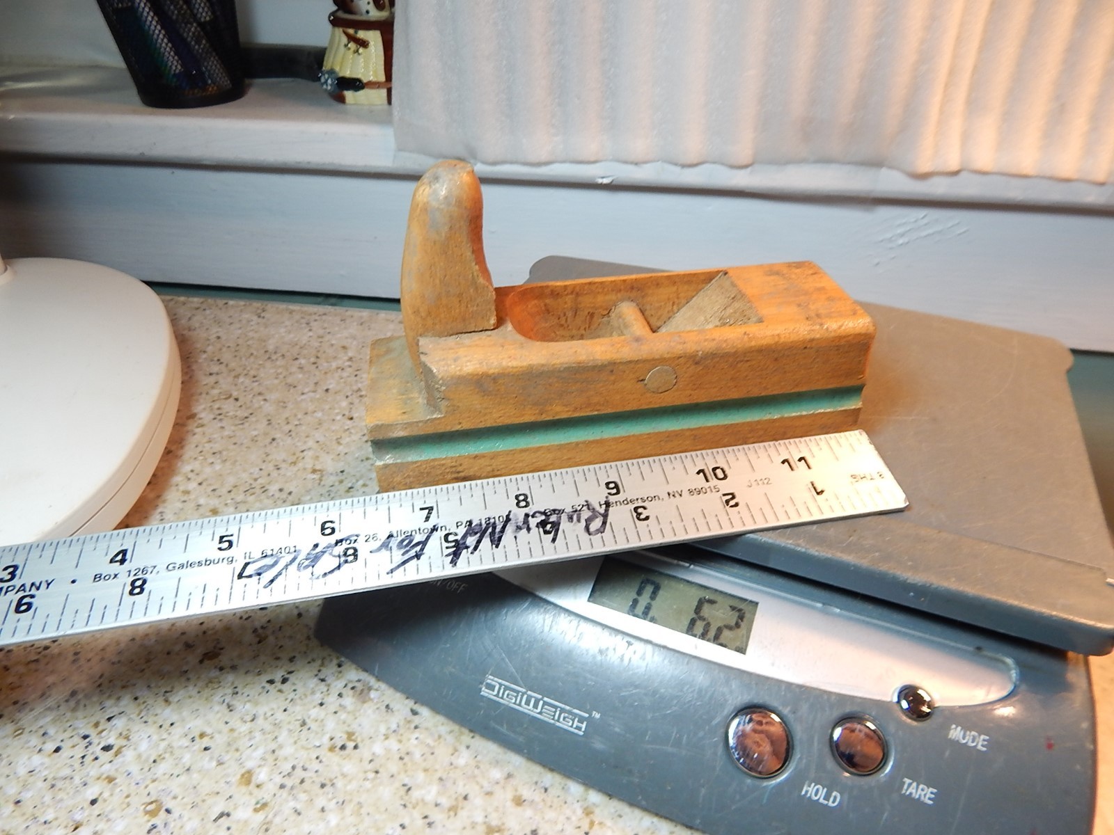 5 1/2″ x 1 11/16″ Unmarked Vintage Wooden Block Plane designed for 1 1/4″Blade