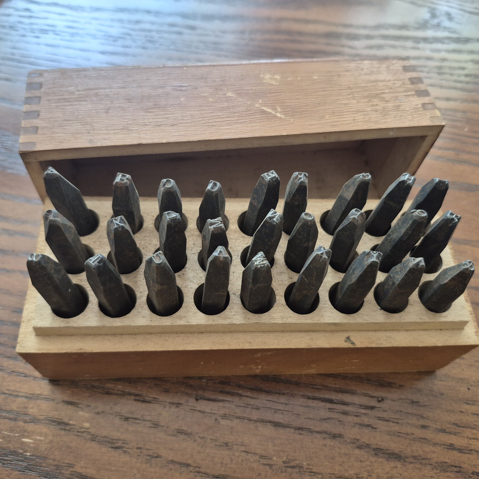 Vintage Hand Cut Steel Stamps Hoggson USA MADE Original Box 1-8 Inch ROMAN RARE