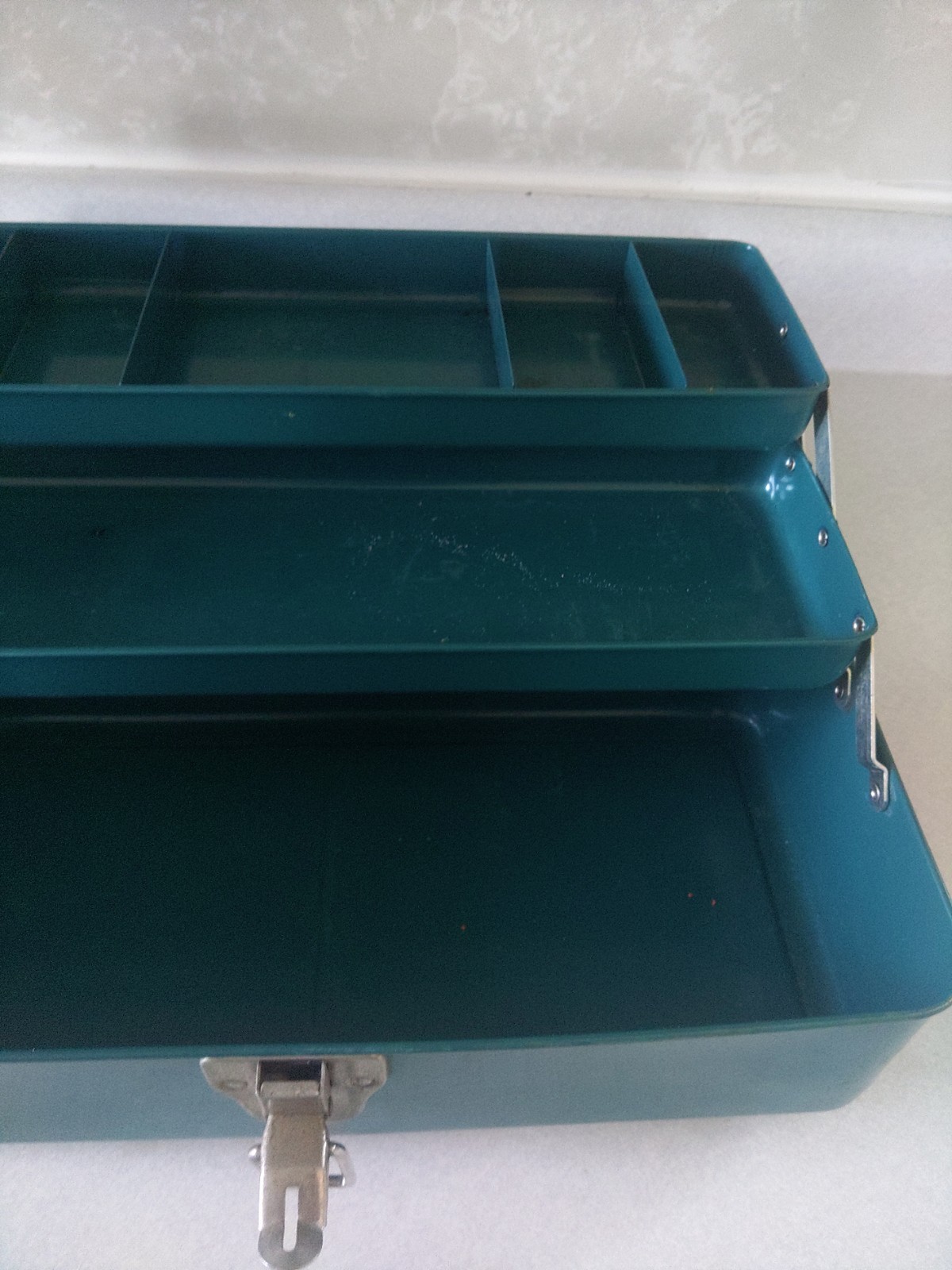 Montgomery Ward Hawthorne Metal Vintage Tackle Box. Great Condition! Metal Trays