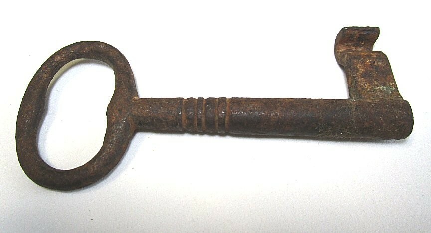 Antique Iron Key 3.98 oz 5” lot 35w4