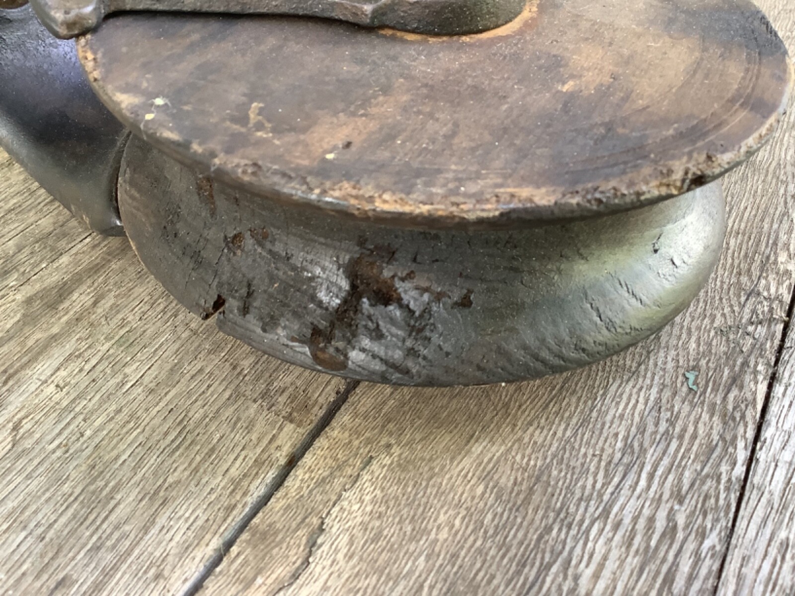 11 1/2″ Antique Metal Cast Iron Barn Pulley Block & Tackle Wood Wheel Eye Hook